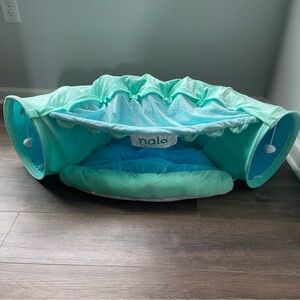 Nala Cat Tunnel Bed